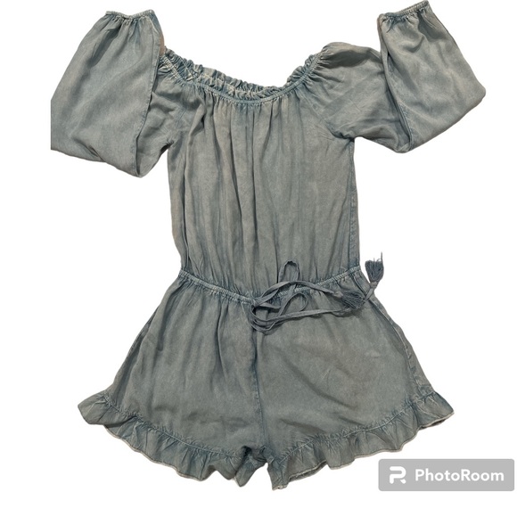 Style Envy Romper.  Size medium. On or off shoulder in blue - Picture 8 of 9